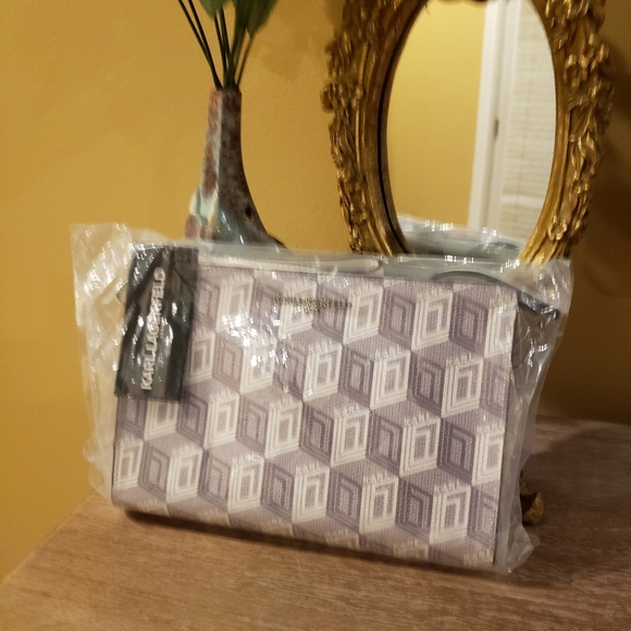 NWT! Rare! Karl Lagerfeld Gray & White Geometric Adele Crossbody / Wristlet Bag - Picture 7 of 10